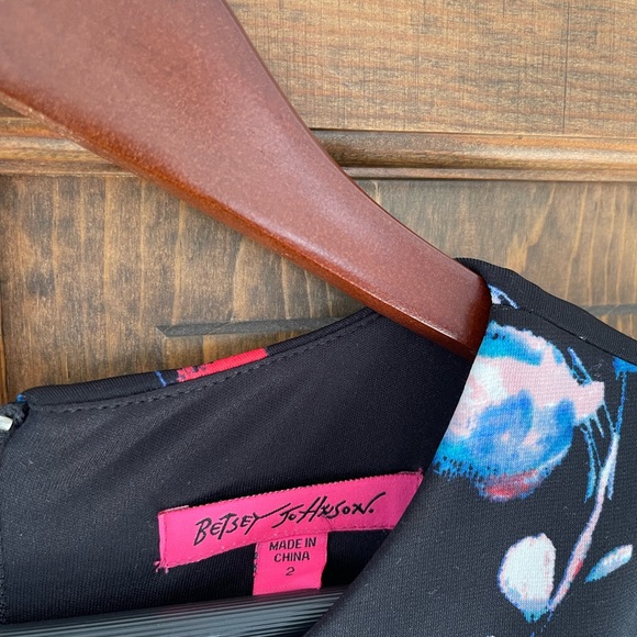 Worn once Betsy Johnson Size 2 Floral Dress - Picture 2 of 4